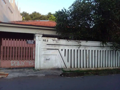 Rumah murah hitung tanah strategis dekat binus di Palmerah Jakbar