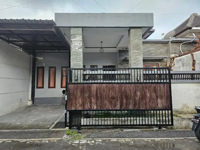 Rumah second lantai 1 di perum tirta lepang tohpati denpasar timur