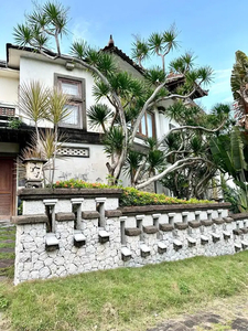Rumah Vila hitung tanah di Nusa Dua Bali lingkungan private