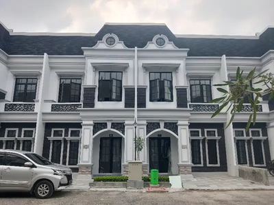 Rumah Villa Mewah daerah Karya Amir Hamzah Komplek Mariott villas