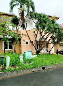 SEWA RUMAH TAMAN GIRI LOKA ADA HALAMAN di TAMAN GIRI LOKA BSD TANGSEL