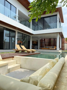 Villa Baru gaya Tropical full furnish dekat Tumbak Bayuh Canggu