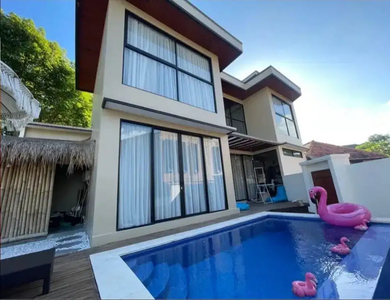 YEARLY FOR RENT 3 BEDROOMS VILLA IN PERERENAN-KW343