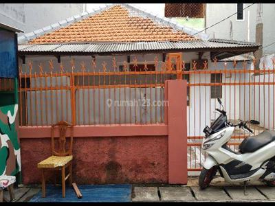 DiSewakan Rumah 1 Lantai 3 Kamar Di Jelambar, Jakarta Barat (Kode Rmrg1753)