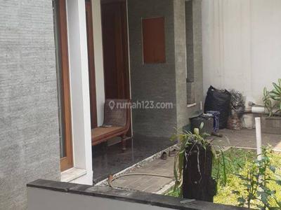 Disewakan Rumah Siap Huni Semi Furnish Daerah Kebayoran Baru