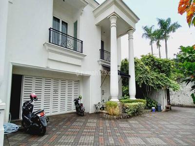 Rumah dalam townhouse di kemang