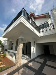 Di Jual Rumah Baru Selesai Renovasi Total, 2 Lantai Di Galaxy, Bekasi