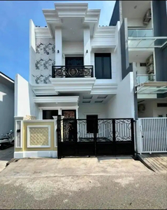 dijual rumah baru classic modern siap huni