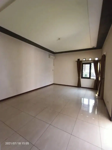 Jual rumah terawat
Sayap Dago kota Bandung
Dekat ITB