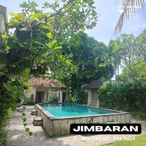 Modern villa for sale with a tropical and shady feel in Jimbaran.