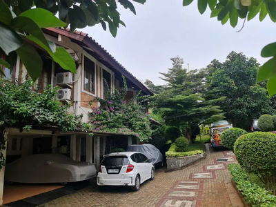 Rumah Mewah Asri Srengseng Sawah Jagakarsa ada Kolam Renang