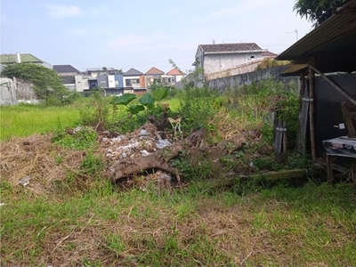 Tanah Luas tengah kota belakang The Sunan Hotel Kerten Solo