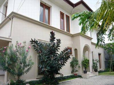 Excellent House with Nice Pool and Garden at Cipete Area