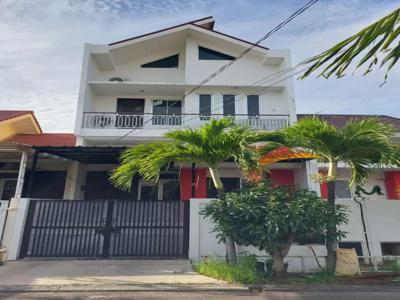 Rumah cantik 2 lantai di cluster Ifolia Harapan indah