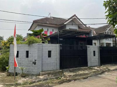 Rumah hoek siap huni Griya Jakarta Pamulang