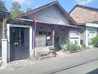 Djual Rumah Strategis Punggr jl Aspal Area BLOK O Banguntapan Bantul