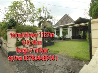 Rumah gaya kolonial dgn tanah luas tamaniswa