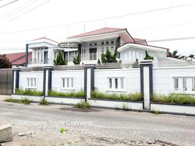 Rumah Mewah 2 Lantai Full Perabot Plus Kolam Renang di Kota Sukajadi