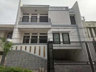 Rumah Minimalis 3 Lantai di Komplek Greenville, Jakarta Barat