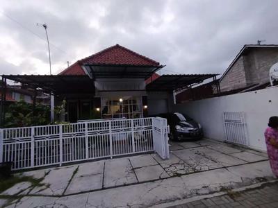 Rumah strategis tengah kota wates