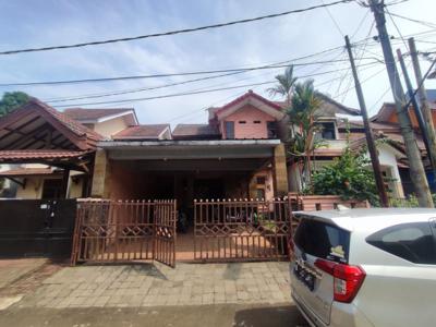 Dijual rumah seken 2 lantai di Limus Pratama Regency siap KPR J-10301