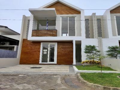 Rumah 2 Lantai terjangkau dekat Surabaya lingkungan terbentuk