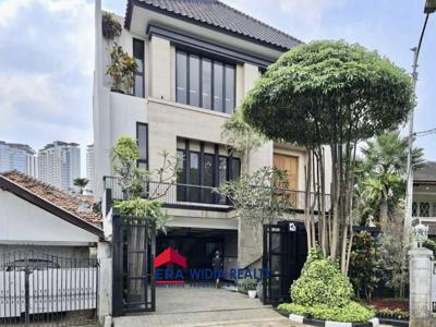 Dijual Rumah 4 Kamar Siap Pakai di Kebayoran Baru, Jakarta Selatan