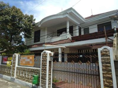 Jual rumah nyaman siap huni di Kembar Kota Bandung dekat tegalega