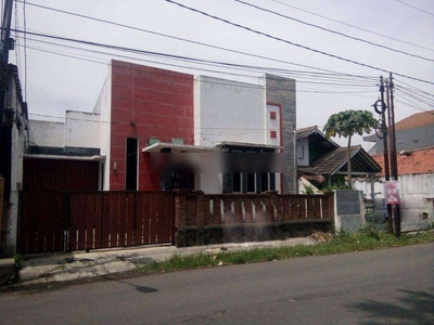 Rumah dan gudang tengah kota Semarang dekat bandara dekat pelabuhan de