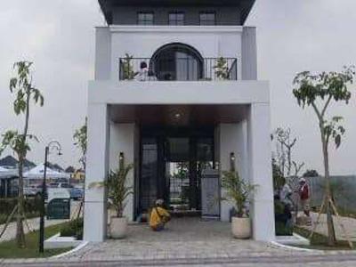 Rumah Dengan Balkon Mewah Surabaya Barat 1M-an