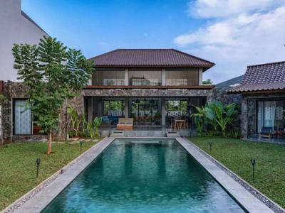 Rumah Mewah Nuansa Villa Dijual di Kemang Pratama Regency, Bekasi