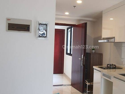 Apartement Sky House Semi Furnished