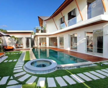 Beautiful 3 Bedroom Villa In Seminyak for Rent
