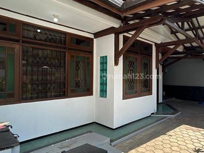 Disewakan Rumah Siap Huni di Jalan Turangga 143m² Bagus