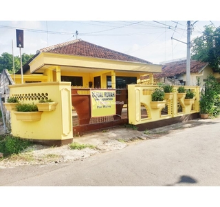 Jual Rumah di Latsari Tuban Tipe 180/200 Dekat RS Muhammadiyah Tuban, RSUD Dr. R. Koesma Tuban, SAMSAT Tuban, Pasar Baru Tuban, SMAN 2 Tuban - Tuban