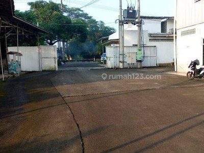 Pabrik Air Minum Kemasan Masih Beroperasi di Jalan Raya Parung
Bogor. SHM