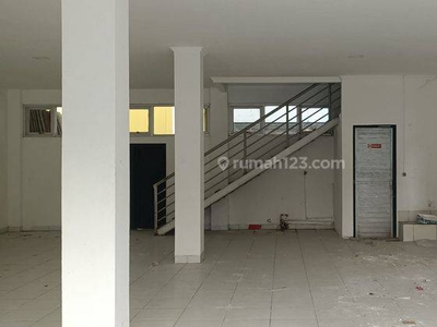 Ruko 3 Lantai Disewakan di Jl. Tubagus Raya Dekat Area Kampus Perkantoran