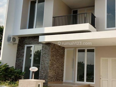 Rumah 2 Lantai Bagus di Graha Candi Golf Semarang