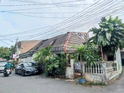 Rumah di Jalan Praja arteri Pondok Indah SHM Butuh Renovasi Utara