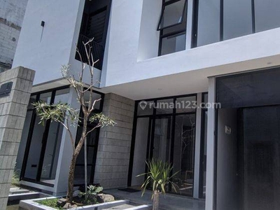 Rumah di Dekat Antapani Kiaracondong Tengah Kota Bandung