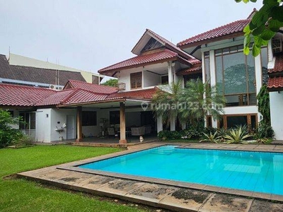 Rumah Mewah Harga Mendekati NJOP Jalan Lebar Dan Lokasi Prime Di Pondok Indah