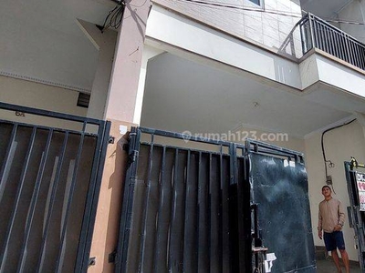 Rumah tanjung duren 3 Lantai SHM jalan 1 mobil