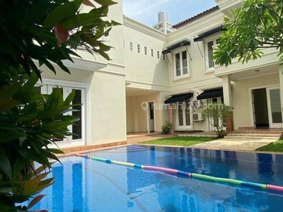 Spacious 5 Bedrooms with Garden and Swimming Pool in Pondok Indah