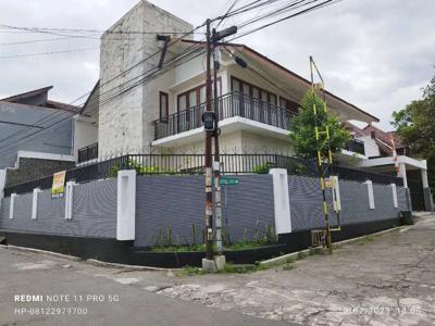 Rumah Mewah Hook Full Furnished Dekat UGM Banteng Jalan Kaliurang Km.7