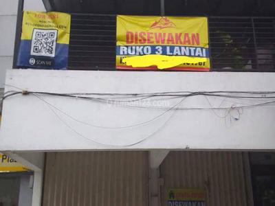 Disewakan ruko luas 3 lantai di Pondok indah