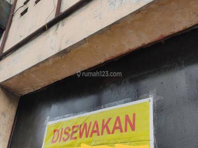 Sewa Ruko Otto Iskandar Dinata Bangunan Luas di Jalan Utama