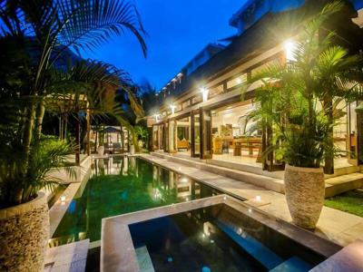 Sewa Villa Mewah 3 Kamar di Seminyak Bali - BVI8409