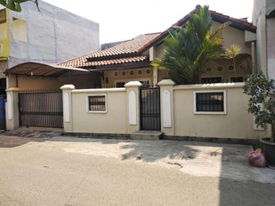 Rumah Secondary 4 Kamar Dekat Kalimalang di Caman Jakasampurna