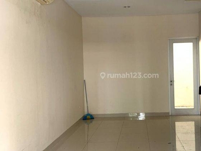 Disewakan rumah bagus banget 2 Lantai semi furnished segera