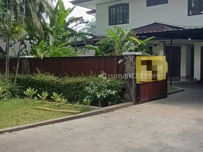 For Rent :
Rumah Cantik, Asri Dan Nyaman, Prime Location Di Brawijaya